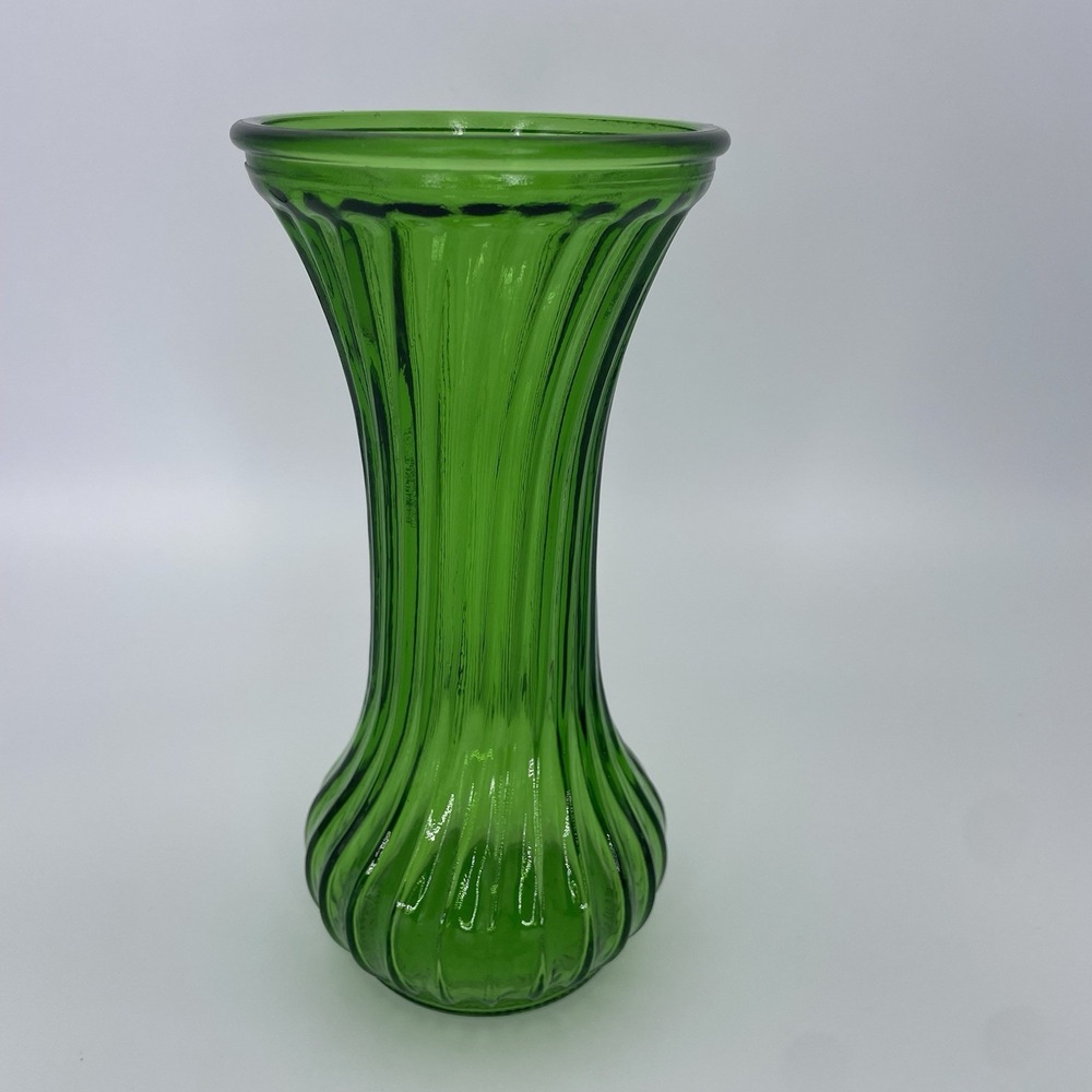 Vintage Emerald Green Hoosier Glass Swirl Vase 7.5" Tall, Ribbed Marked #8